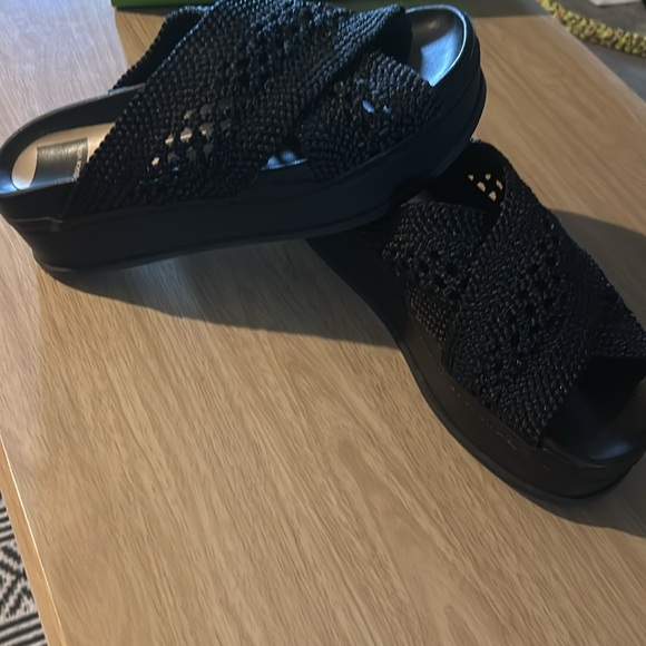 Black slip on sandals - Picture 2 of 5